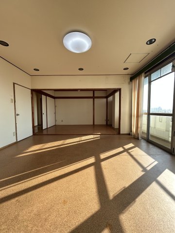 駐車場　毎日通るロビーはこのようになっています