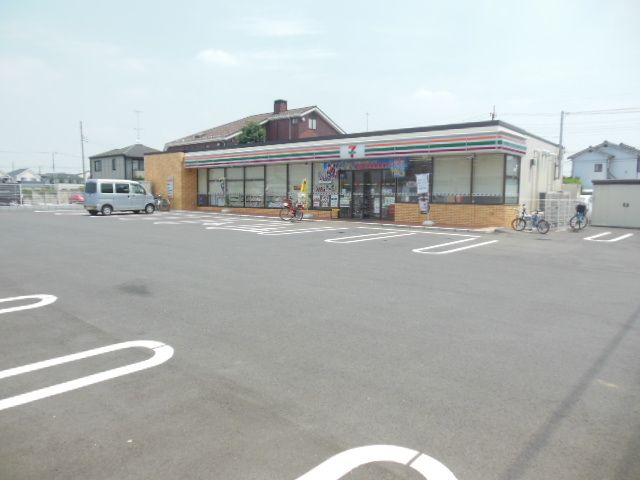 コンビニ　セブンイレブン（コンビニ）まで740m