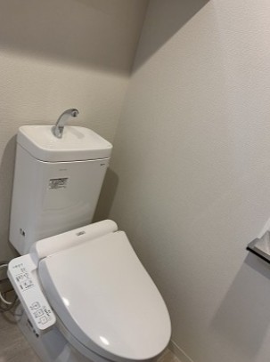 京成本線 京成高砂駅 徒歩12分 7階建 築5年のトイレ写真