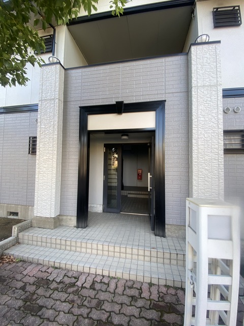 ＪＲ総武線 本八幡駅 バス乗車時間：15分 最寄りバス停で下車 徒歩3分 2階建 築34年の外観写真
