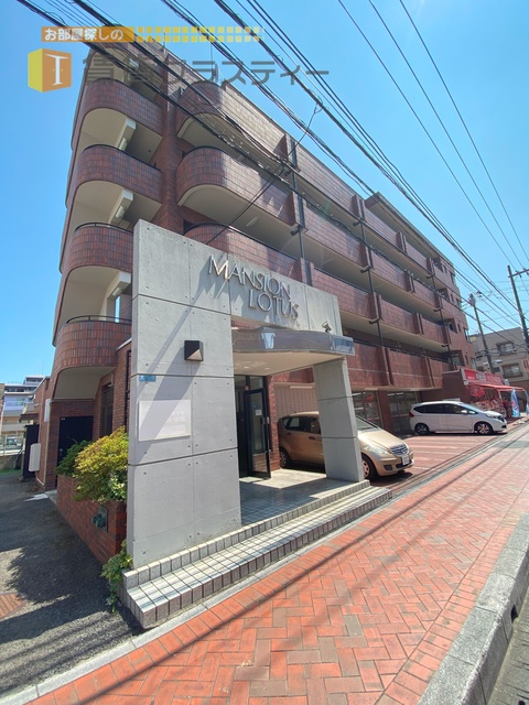 建物外観　前面駐車場で日当たりも問題御座いません。