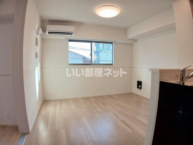 ラ・コリーヌ今福Aの居間写真