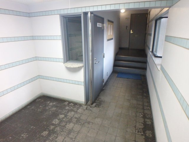 エントランス　落ち着いたエントランスです