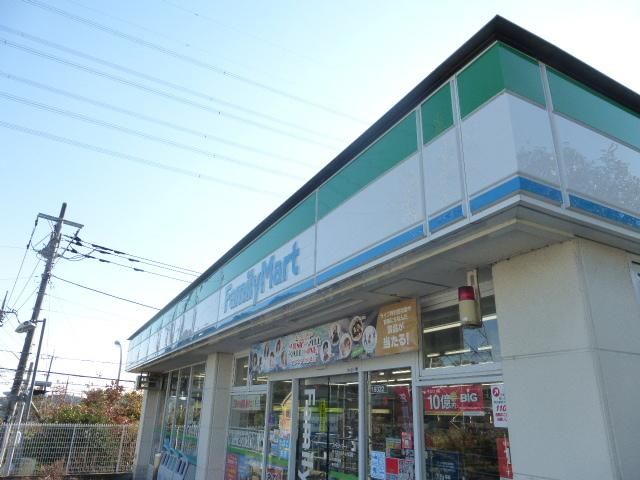 コンビニ　コンビニ（コンビニ）まで550m
