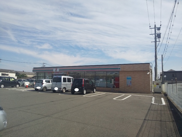 コンビニ　セブンイレブン久留米梅満店（コンビニ）まで400m