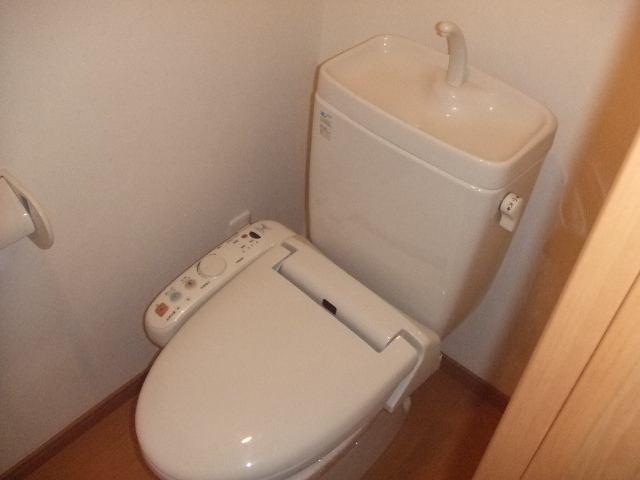 トイレ　快適な温水洗浄便座トイレです