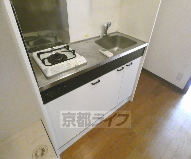 地下鉄烏丸線 北山駅 徒歩32分 2階建 築26年のキッチン写真