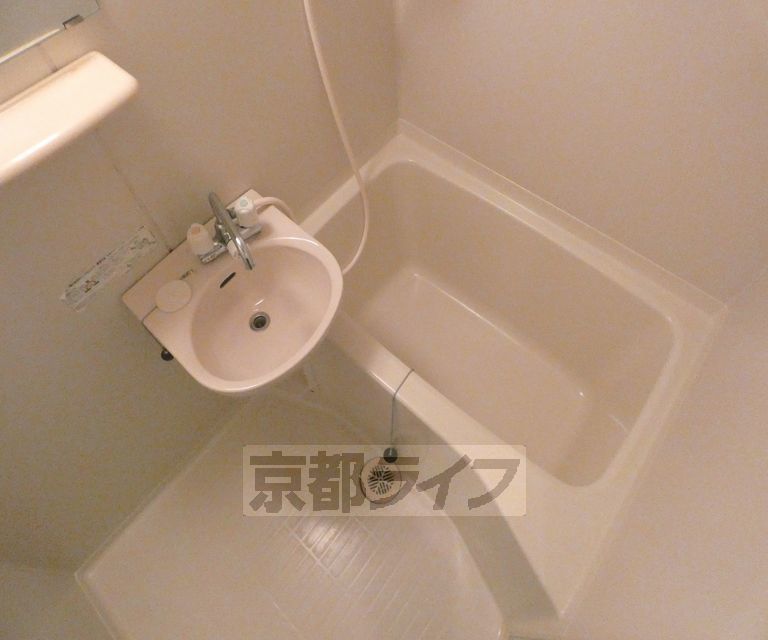 地下鉄烏丸線 北山駅 徒歩32分 2階建 築26年の風呂写真