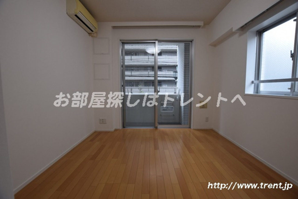 ラレジダンスド千駄木の居間写真
