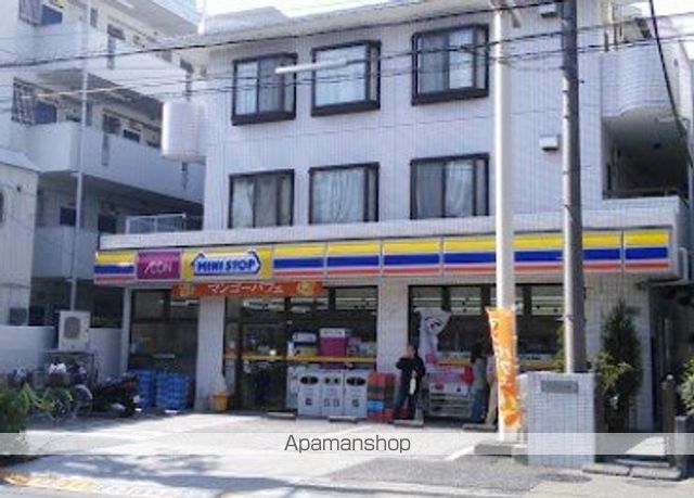 コンビニ　ミニストップ大田中央店（コンビニ）まで445m