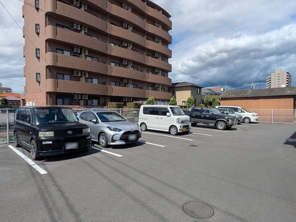 駐車場　駐車場