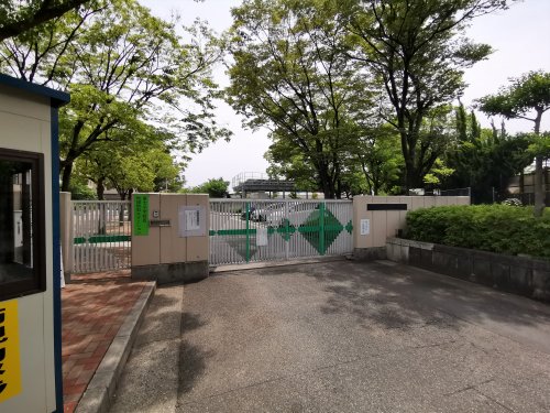 小学校　大阪狭山市立南第二小学校（小学校）まで1993m