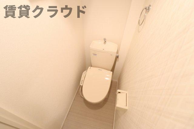 トイレ　温水暖房便座付きです！