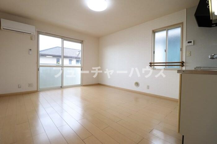 ROYAL GARDEN CASAHARA Gの居間写真