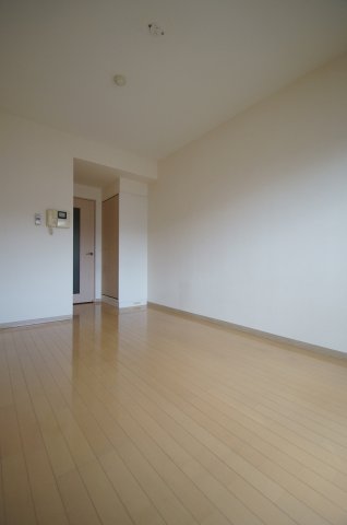 その他部屋・スペース　清潔感のあるフローリングのお部屋です