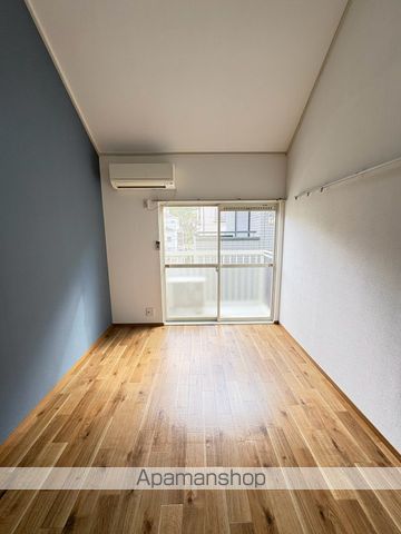 ジュネパレスコアの居間写真
