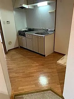 小田急線 代々木上原駅 徒歩8分 3階建 築23年の玄関写真