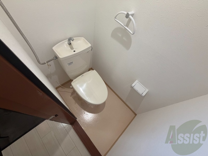 トイレ　こちらはトイレです。清潔感があり、安心して使用できます。