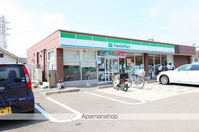 コンビニ　ファミリーマート（コンビニ）まで655m