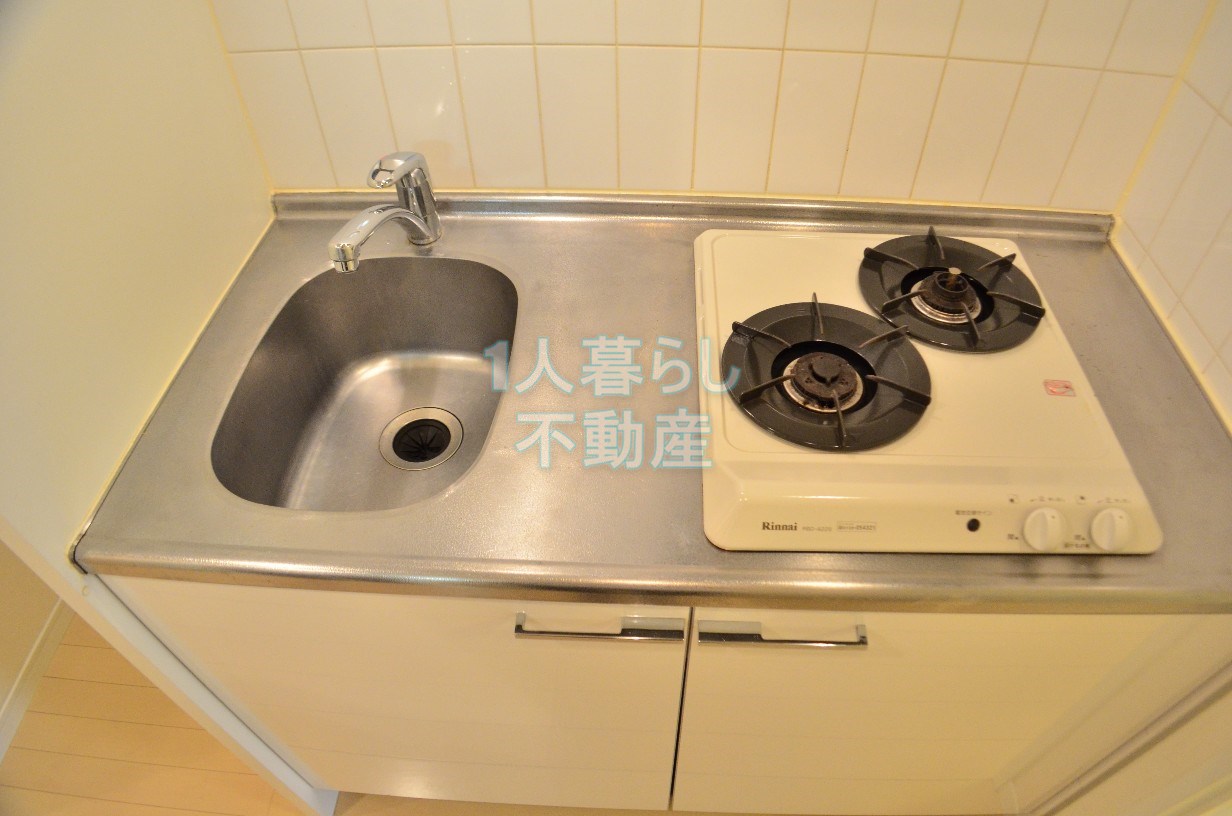 キッチン　コンパクトなキッチンで掃除もラクラク