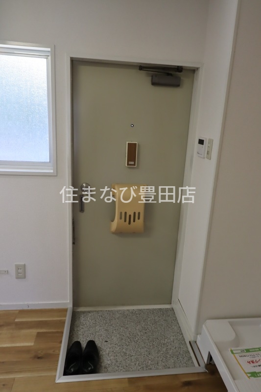 玄関　同型別部屋写真