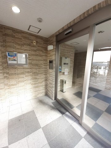 エントランス　清潔なエントランスです