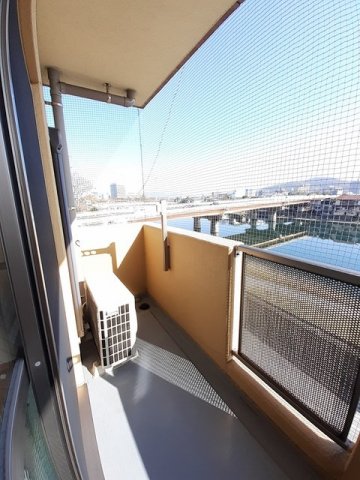バルコニー　暖かな日差しのふりそそぐバルコニー