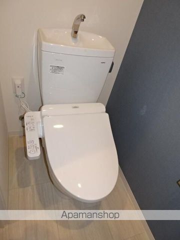 東京メトロ日比谷線 小伝馬町駅 徒歩3分 8階建 築8年のトイレ写真
