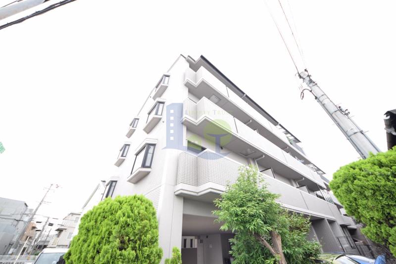 建物外観　タイル貼りのスッキリとした外観