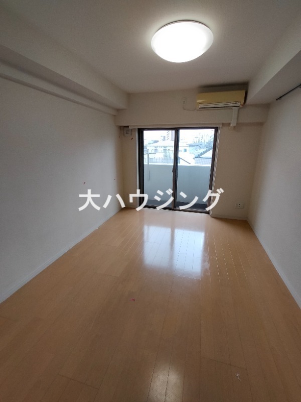 ステージファースト戸越銀座の居間写真