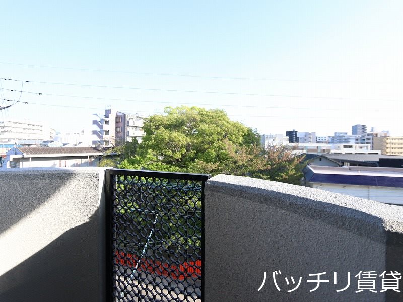 バルコニー　別号室の画像。現況を優先します。