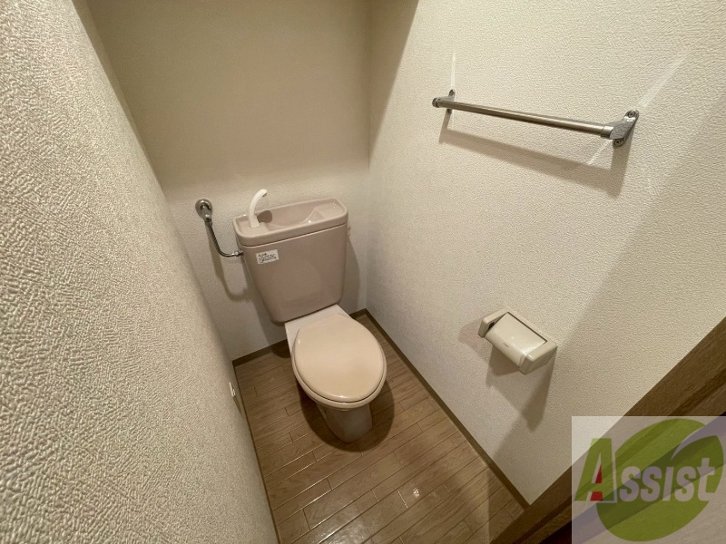 トイレ　こちらはトイレです。清潔感があり、安心して使用できます。