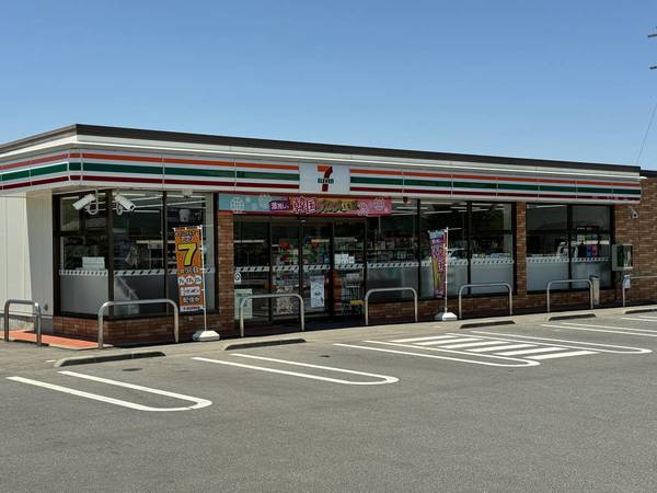 コンビニ　セブンイレブン（コンビニ）まで550m