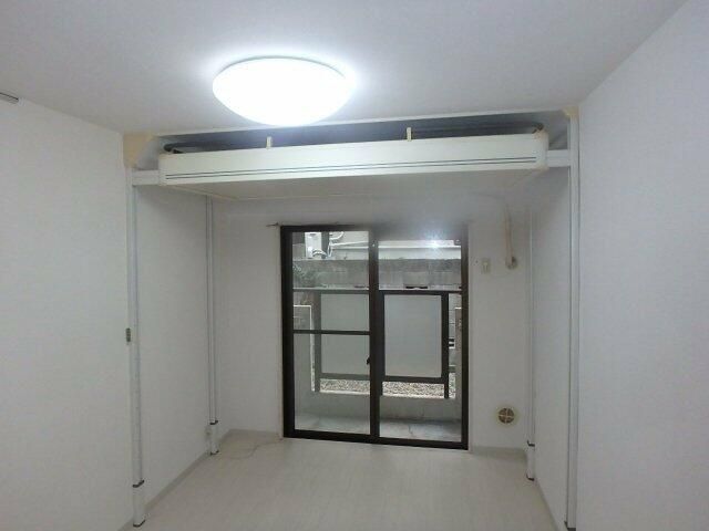 ＪＲ埼京線 板橋駅 徒歩8分 3階建 築37年の居間写真