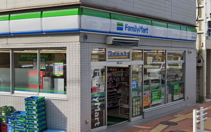コンビニ　ファミリーマート 三鷹台駅北店（コンビニ）まで445m