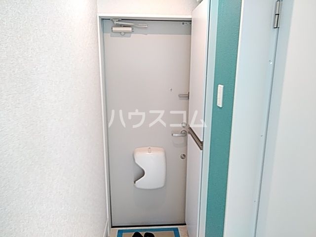ユナイト日吉クイーンマカダミアの玄関写真
