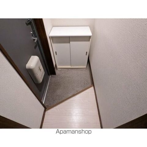 東京メトロ千代田線 北綾瀬駅 徒歩6分 4階建 築33年の玄関写真