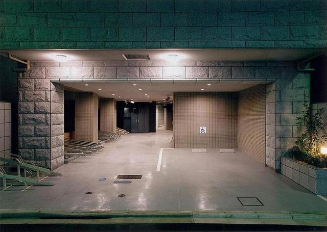 都営新宿線 岩本町駅 徒歩6分 14階建 築21年の外観写真
