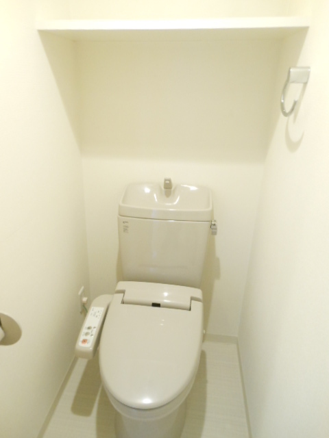 都営新宿線 岩本町駅 徒歩6分 14階建 築21年のトイレ写真