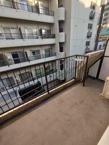 バルコニー　別部屋の参考写真になります。