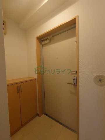 玄関　別部屋の参考写真になります。