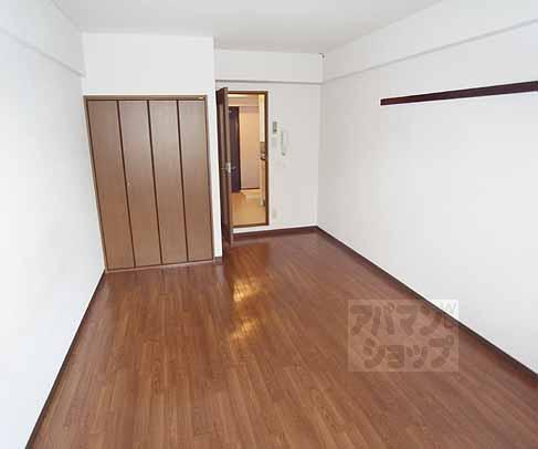 ウィステリア桃山の居間写真