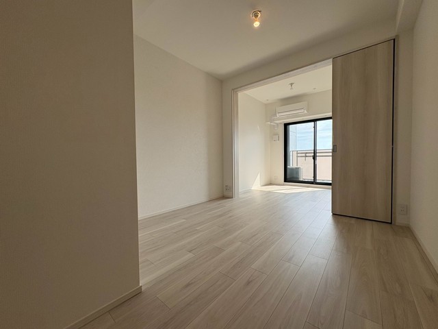 S-RESIDENCE東観音町achieveの居間写真