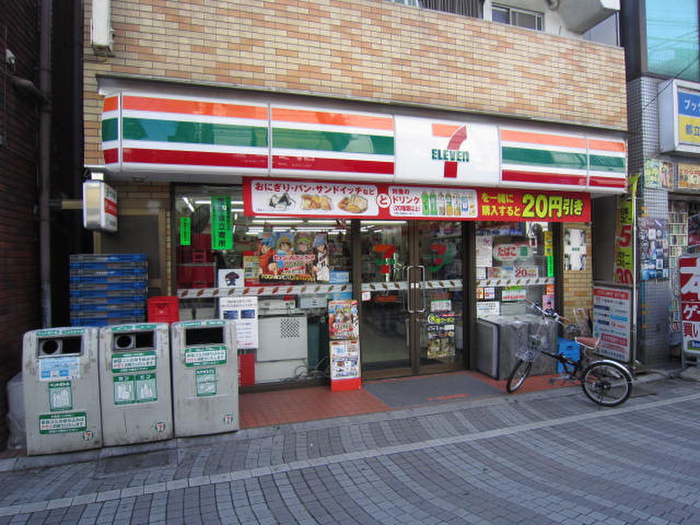 コンビニ　セブンイレブン（コンビニ）まで217m