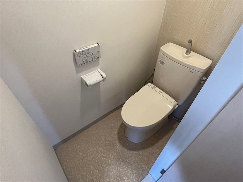 ＪＲ山手線 西日暮里駅 徒歩8分 4階建 築36年のトイレ写真