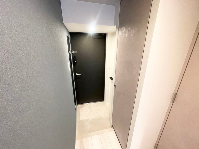 玄関　同一建物内１００５号室内装写真転載