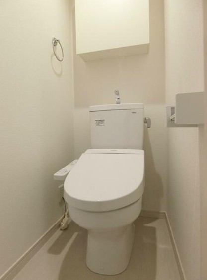 小田急線 喜多見駅 徒歩9分 3階建 築9年のトイレ写真
