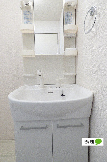 洗面設備　他のお部屋の写真です