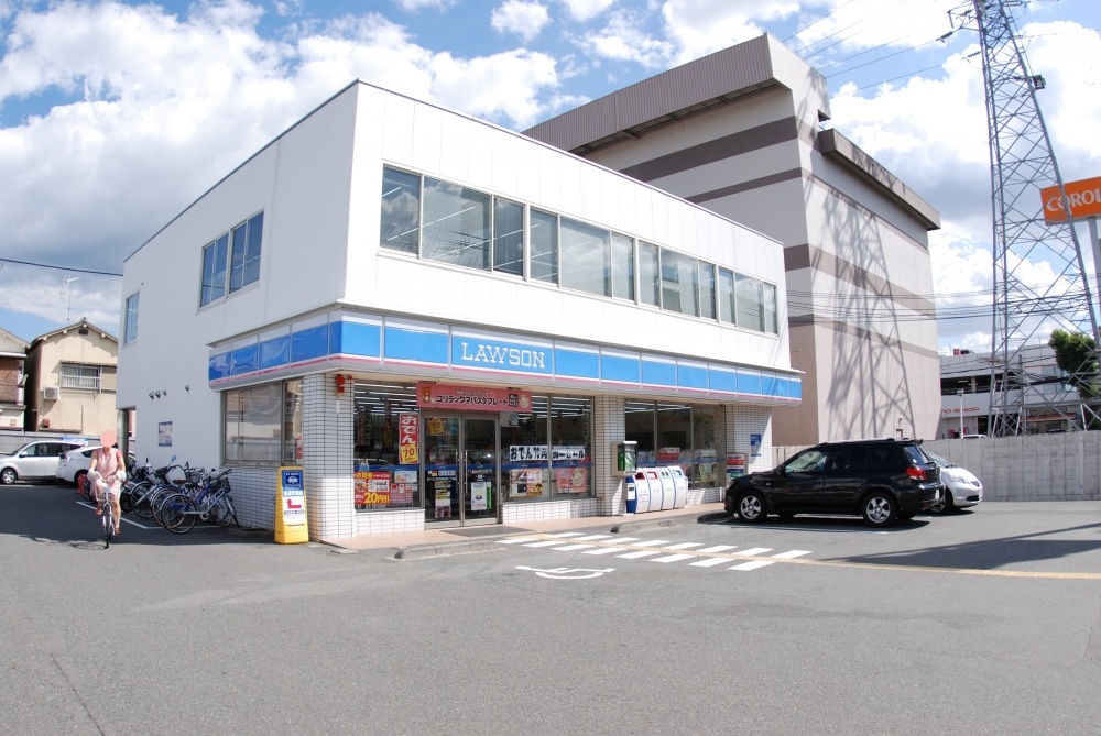 コンビニ　ローソン枚方南中振二丁目店（コンビニ）まで642m