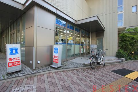 コンビニ　ローソン本郷一丁目春日通店（コンビニ）まで208m